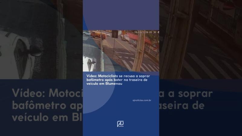 Vídeo: Motociclista se recusa a soprar bafômetro após bater na traseira de veículo em Blumenau